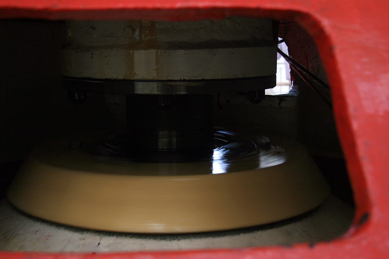 Illustration for article titled A Rare Look Deep Inside an Old-Fashioned Hydroelectric Power Plant